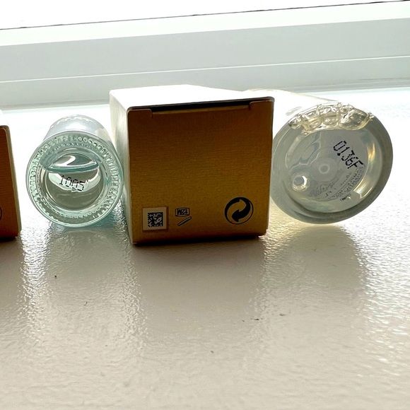 Clé de Peau Skincare Set - Picture 2 of 4